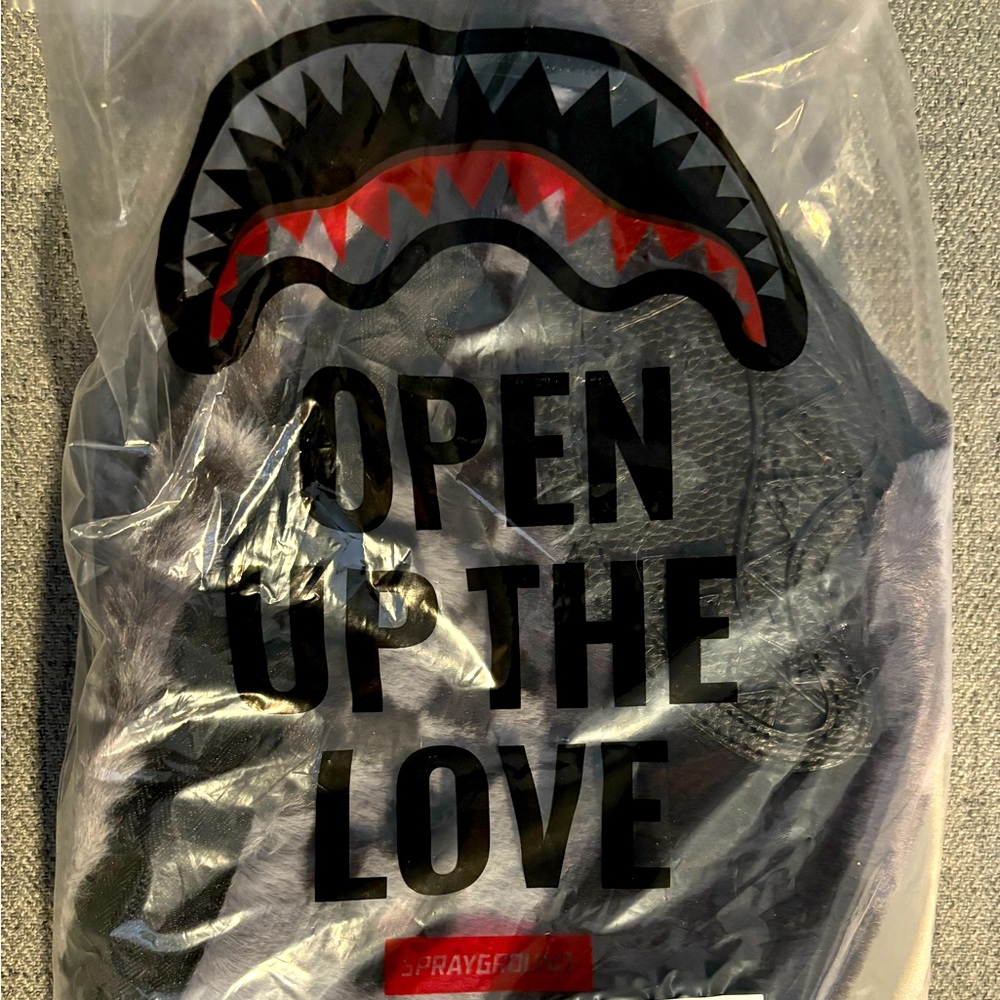 Spray ground Shark cross body bag